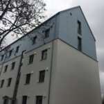 Welche städtebaulichen Vorgaben müssen bei einer Dachaufstockung beachtet werden?